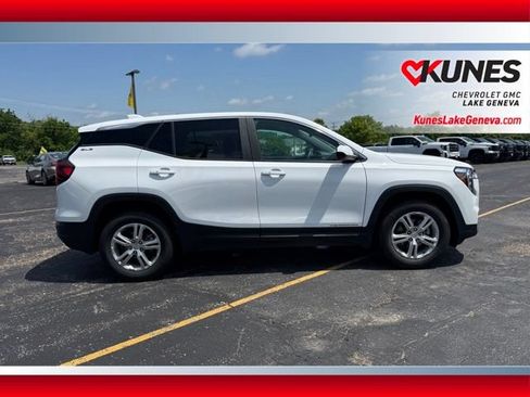 Used 2024 GMC Terrain SLE FWD image 3