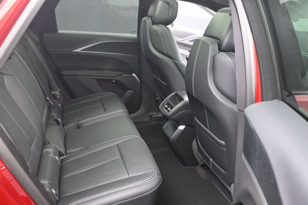 Used 2025 Cadillac Lyriq Sport AWD/4WD image 12
