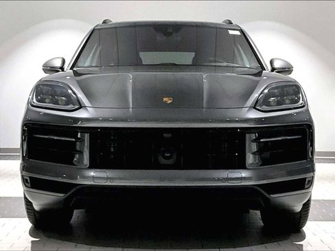 Used 2025 Porsche Cayenne E-Hybrid image 13