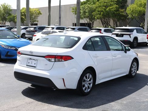 Used 2025 Toyota Corolla LE FWD image 4