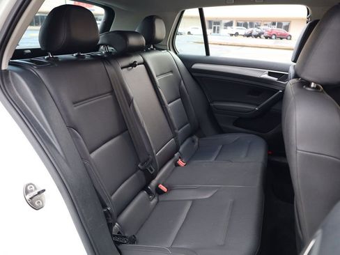 Used 2015 Volkswagen Golf TDI S image 20