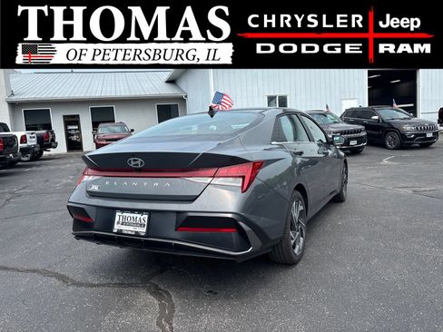Used 2025 Hyundai Elantra SEL FWD image 7