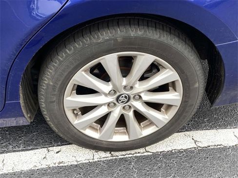 Used 2018 Toyota Camry LE image 12