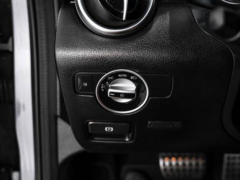 Used 2014 Mercedes-Benz SLK 250 image 21