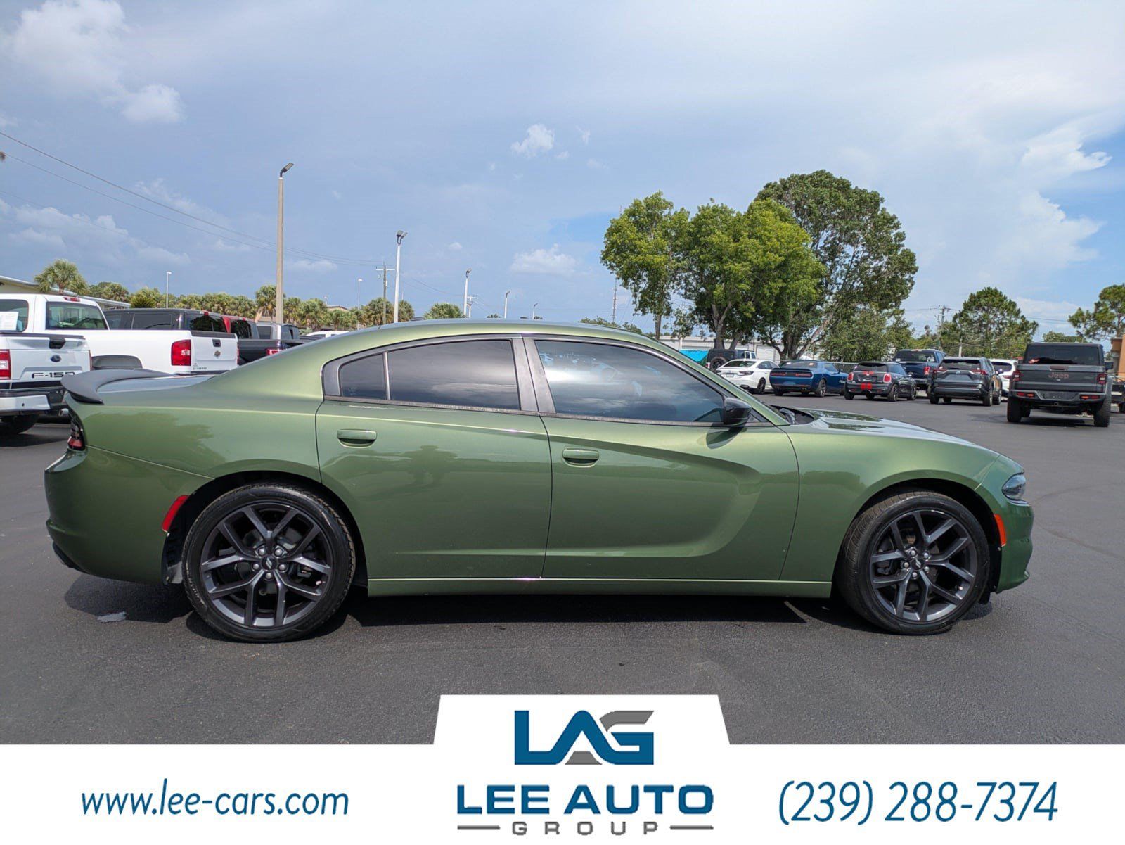 Used 2019 Dodge Charger SXT w/ Plus Group RWD image 2