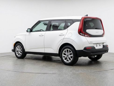 Used 2025 Kia Soul LX w/ LX Technology Package FWD image 6