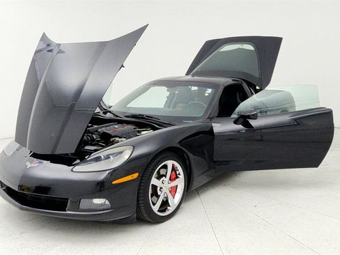 Used 2010 Chevrolet Corvette Coupe w/ 1LT image 10