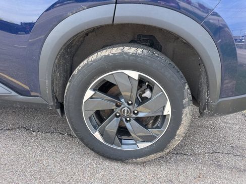 Used 2025 Nissan Rogue SV image 14