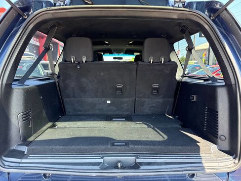 Used 2016 Ford Expedition EL XLT image 11
