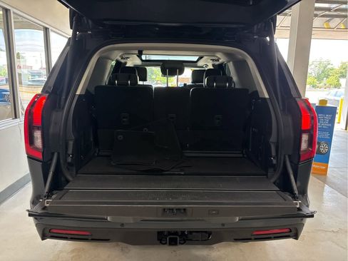 Used 2025 Ford Expedition Active AWD/4WD image 9