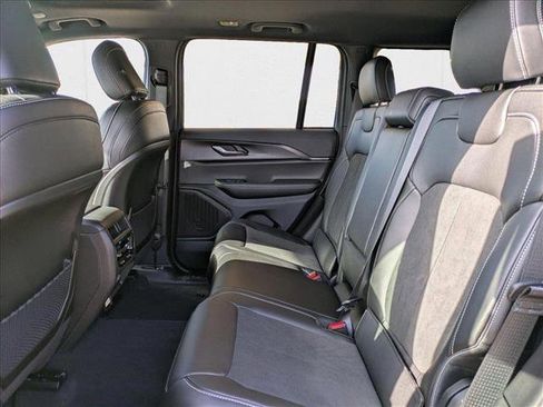 New 2025 Jeep Grand Cherokee Altitude image 16