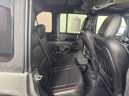 Used 2022 Jeep Wrangler Unlimited Rubicon w/ Cold Weather Group image 15