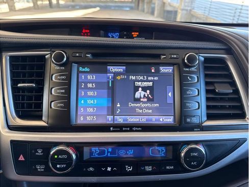 Used 2018 Toyota Highlander XLE image 22