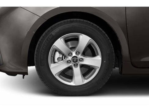 Used 2018 Toyota Sienna LE FWD image 11