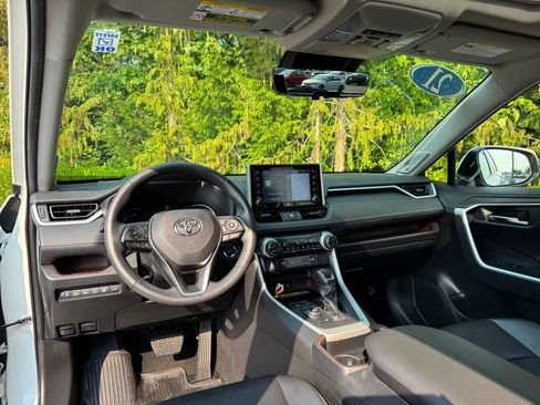 Used 2021 Toyota RAV4 Limited AWD/4WD image 10