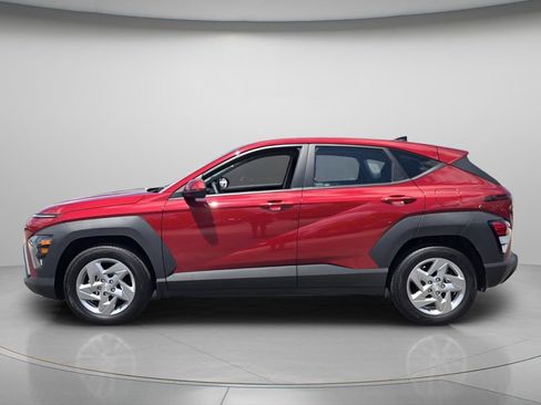 Certified 2025 Hyundai Kona SE FWD image 3