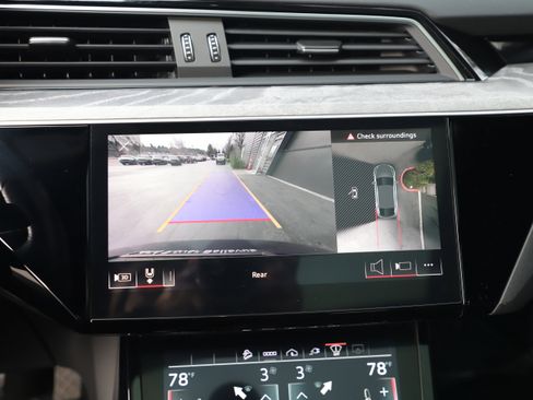 Used 2022 Audi e-tron S Prestige image 24