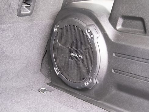 Used 2018 Jeep Wrangler Unlimited Sahara w/ Uconnect 4C Nav & Sound Group image 23