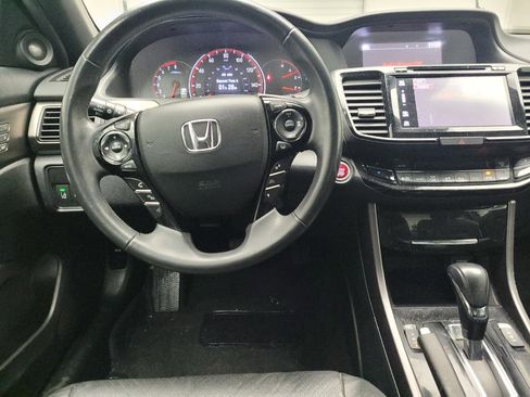 Used 2016 Honda Accord Touring image 22