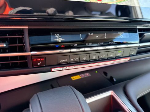 Certified 2026 Toyota Sienna XLE image 17