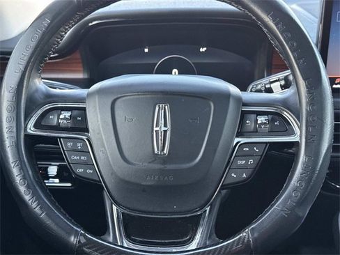 Used 2022 Lincoln Nautilus Reserve image 13
