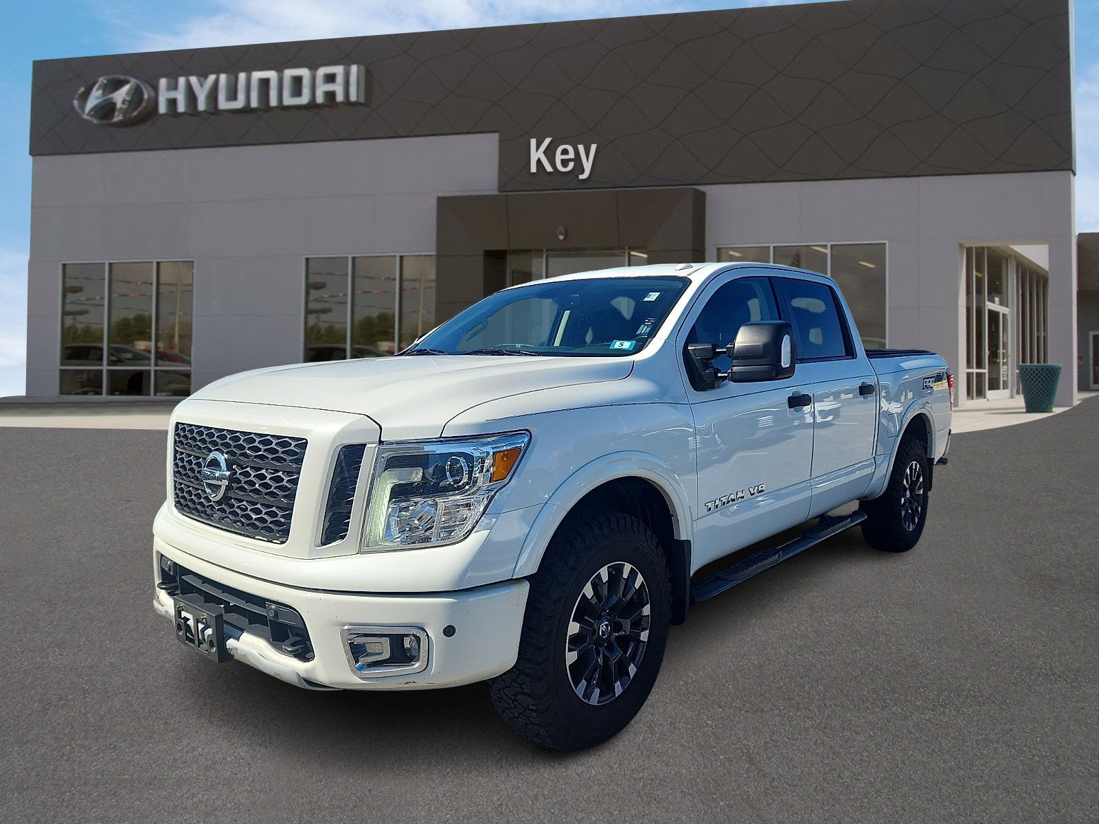 Used 2019 Nissan Titan PRO-4X w/ Pro-4x Convenience Package AWD/4WD image 6
