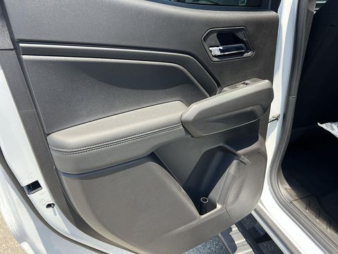 New 2026 GMC Canyon Elevation w/ LPO, Black Badging Package RWD image 24