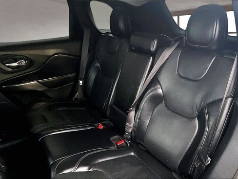 Used 2020 Jeep Cherokee Limited image 25