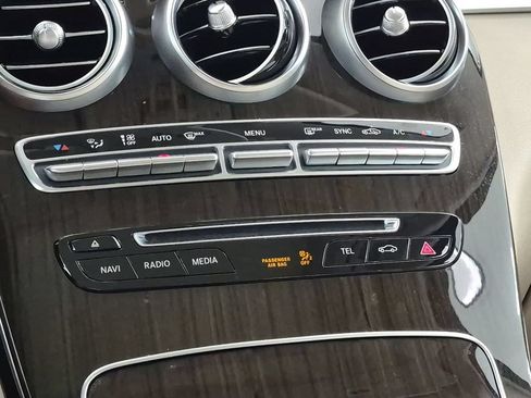 Used 2019 Mercedes-Benz GLC 300 4MATIC image 24