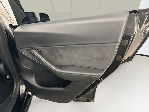 Used 2023 Tesla Model Y Performance image 31