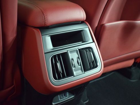 Certified 2023 Maserati Grecale Modena image 22