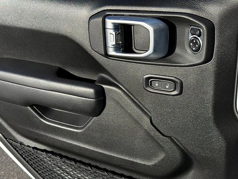 Used 2024 Jeep Gladiator Sport image 24