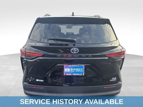 Used 2022 Toyota Sienna XLE image 6