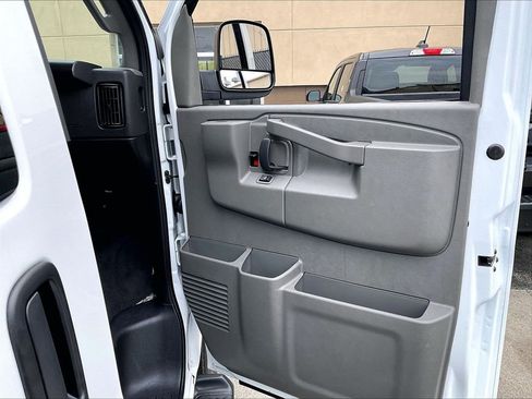 Used 2025 Chevrolet Express 3500 LT w/ LT Preferred Equipment Group RWD image 12