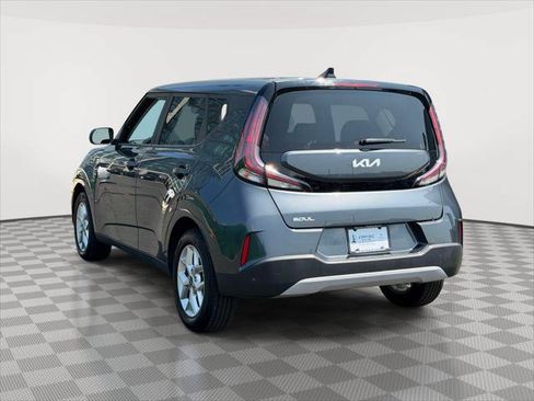 Used 2023 Kia Soul LX w/ LX Technology Package FWD image 5