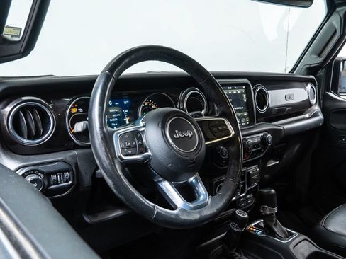 Used 2019 Jeep Wrangler Unlimited Sahara AWD/4WD image 13