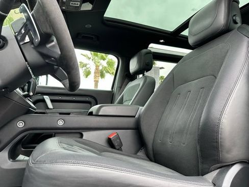 Used 2023 Land Rover Defender 90 V8 AWD/4WD image 15