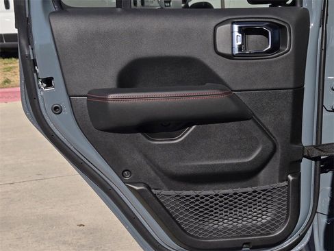 New 2025 Jeep Gladiator Rubicon w/ Convenience Group image 11