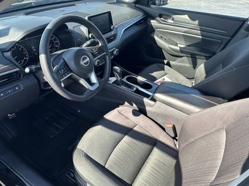 Used 2024 Nissan Altima 2.5 SV image 16