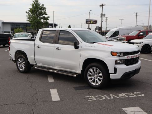 Used 2022 Chevrolet Silverado 1500 Custom AWD/4WD image 2