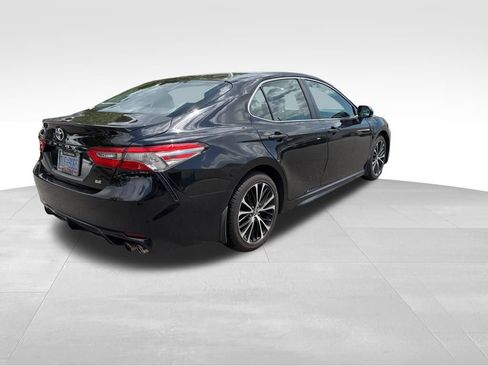 Used 2018 Toyota Camry SE FWD image 6