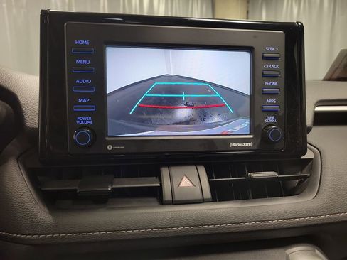 Used 2021 Toyota RAV4 XLE w/ Convenience Package image 18