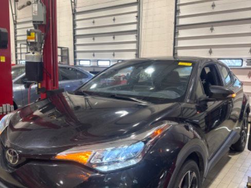 Certified 2021 Toyota C-HR XLE image 38