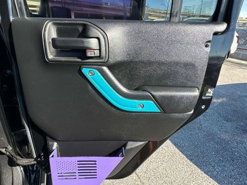 Used 2015 Jeep Wrangler Unlimited Rubicon image 17