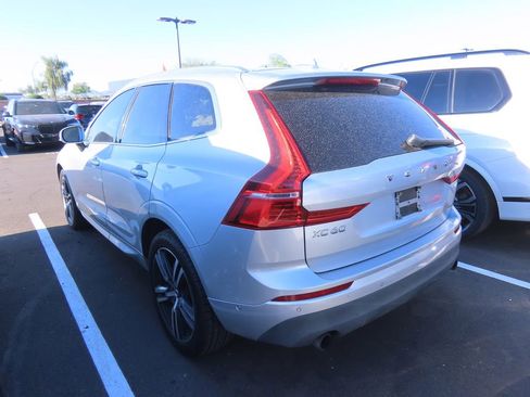 Used 2018 Volvo XC60 T5 Momentum w/ Vision Package image 3