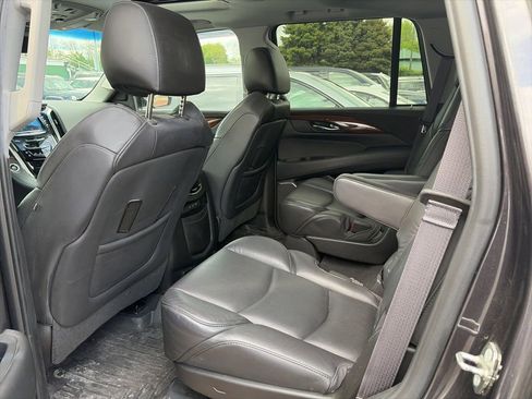 Used 2017 Cadillac Escalade Luxury AWD/4WD image 13
