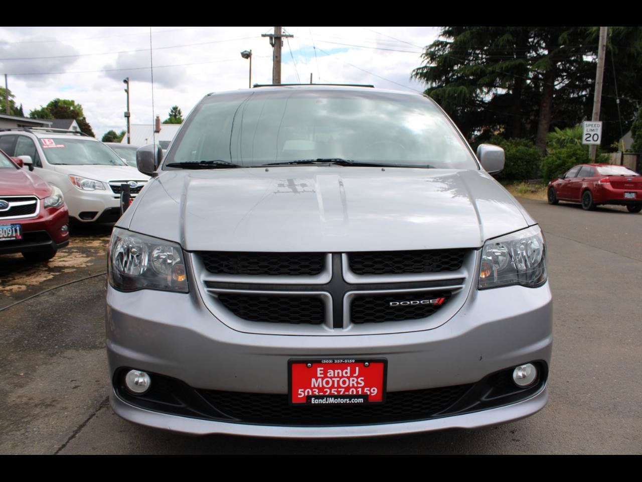 Used 2016 Dodge Grand Caravan R/T FWD image 2