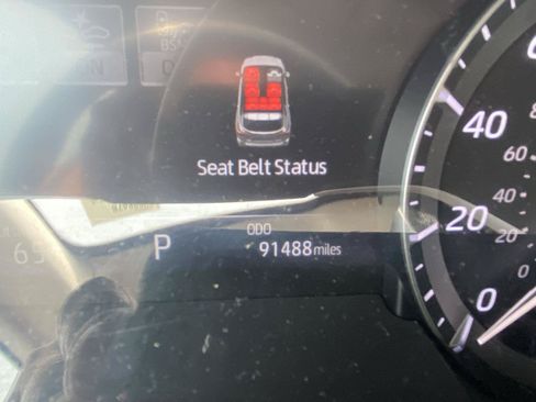 Used 2020 Toyota Highlander XLE AWD/4WD image 4