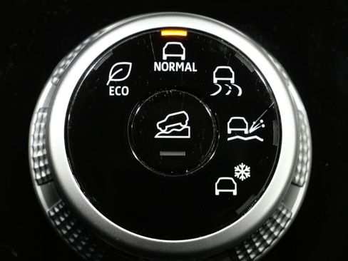 Used 2023 Mitsubishi Outlander SE image 19