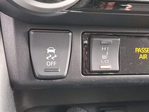 Used 2021 Toyota RAV4 SE image 24